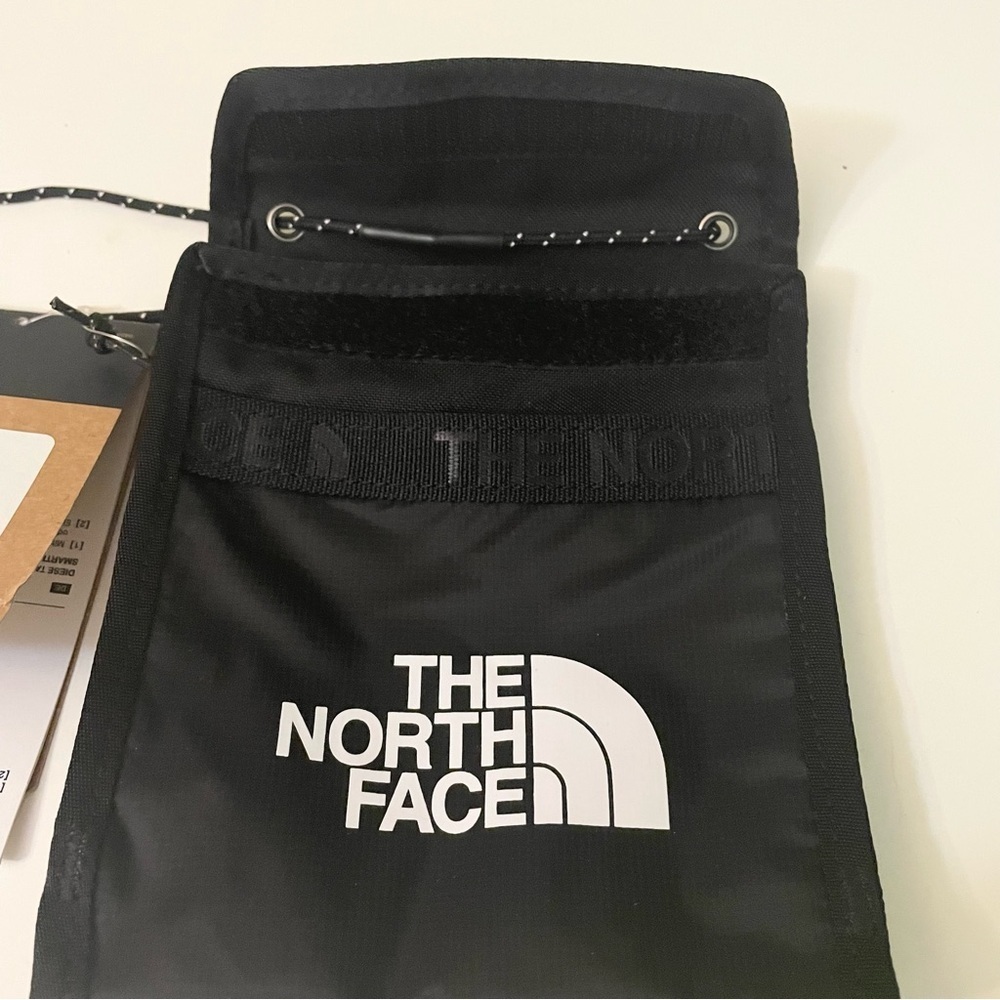 The North Face Bozer Neck Pouch Black Unisex - Picture 7 of 13